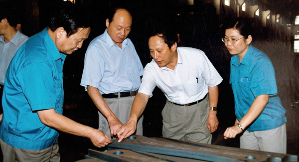 新一届向导班子上任，，，掀开威尼斯9499厘革生长新篇章