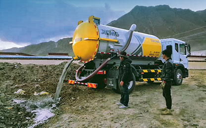 威尼斯9499吸污车在四川成都排污作业