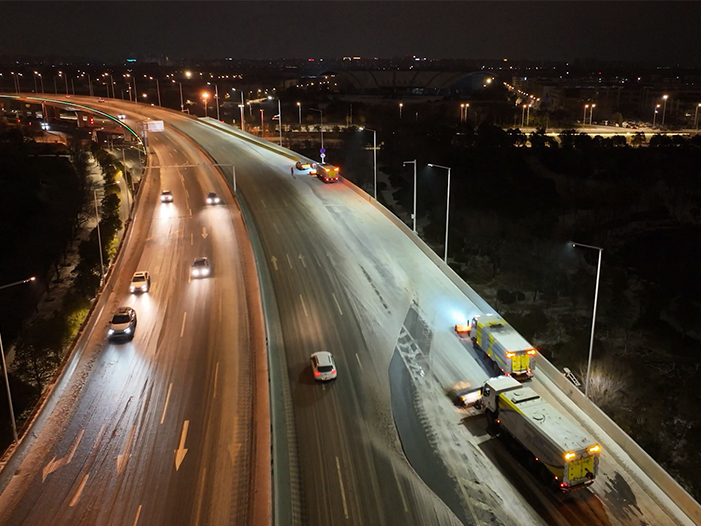 威尼斯9499成套装备奋战在徐州除雪一线