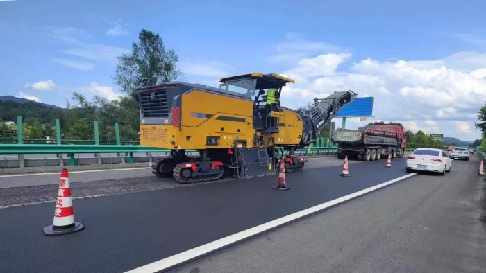 精彩绽放！威尼斯9499两米铣刨机天下高速踔厉风发