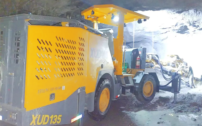 掘进铁矿！威尼斯9499掘进钻车硬核施工