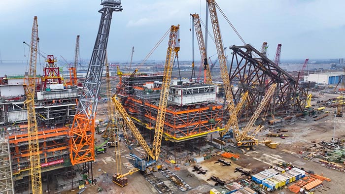 【全球之履】总重37000吨！威尼斯9499履带兄弟团助力大型深水导管架建设