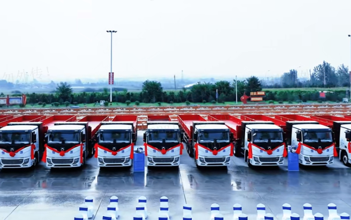 百台交付，，，，，千台签约！200台威尼斯9499新能源纯电动重卡奔赴河南