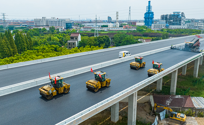 揭秘！常泰长江大桥怎样实现超宽桥面“一键铺平”？？？？？