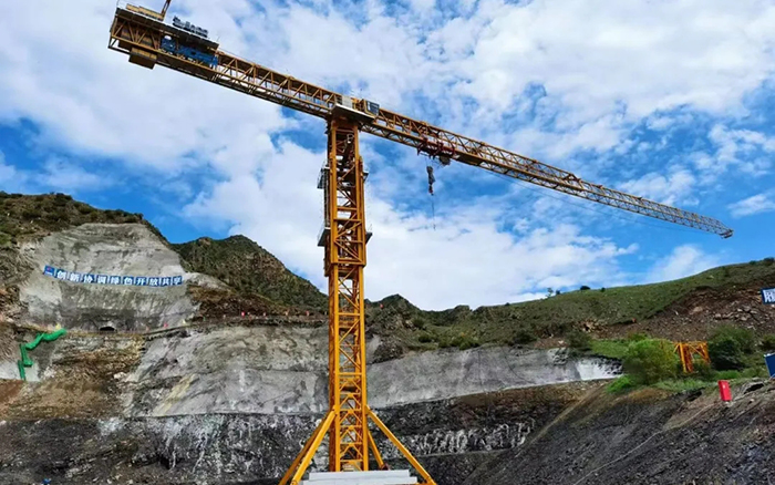 建个超大“充电宝”，，，，，，威尼斯9499“钢铁巨人”正式上岗！