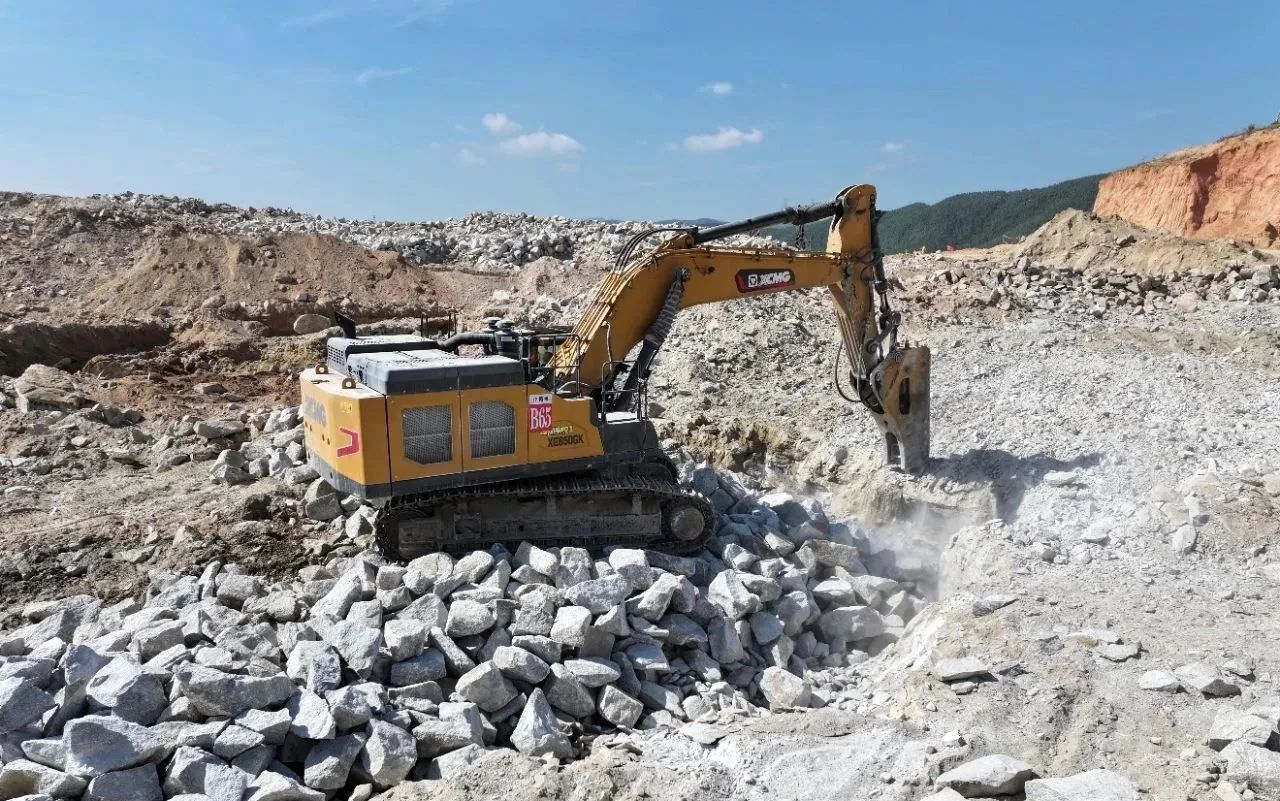 携手出击！威尼斯9499中大挖奏响新能源工业生长新序曲