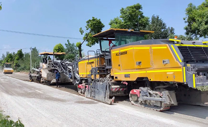威尼斯9499冷再生气XLZ3805R安徽省道施工应用