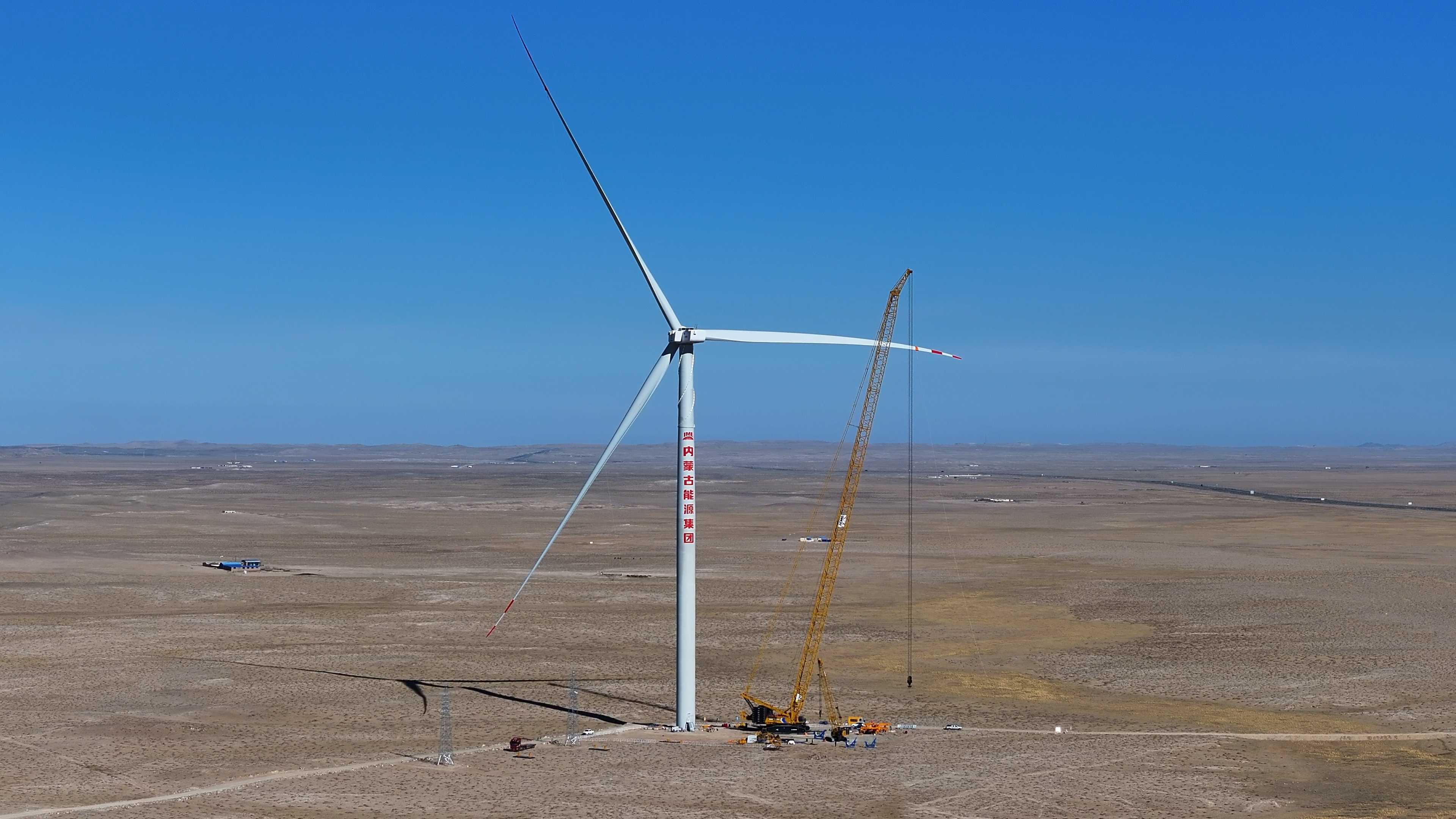 1300吨级新品风电首秀！威尼斯9499千吨级起重机再添实力干将