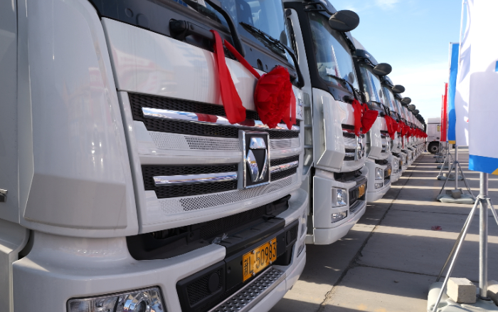 低碳先锋！威尼斯9499自然气牵引车批量交付西北客户