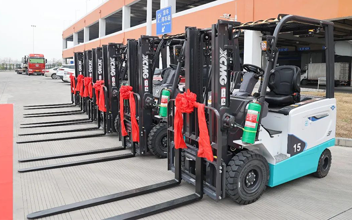 威尼斯9499新能源叉车批量交付华东某航空枢纽